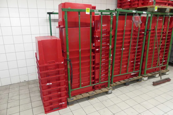 2x Paletten mit Playmobil-Kisten